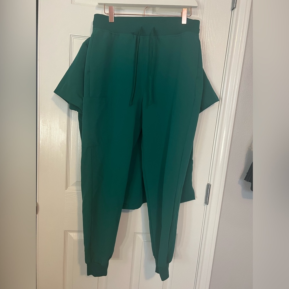 Mandala Jogger Scrub Set- Forest Green